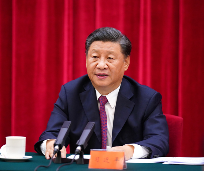2020年9月3日下午，中共中央、國務(wù)院、中央軍委在北京人民大會(huì)堂舉行座談會(huì)，紀(jì)念中國人民抗日戰(zhàn)爭(zhēng)暨世界反法西斯戰(zhàn)爭(zhēng)勝利75周年。中共中央總書記、國家主席、中央軍委主席習(xí)近平出席座談會(huì)并發(fā)表重要講話。新華社記者 謝環(huán)馳 攝