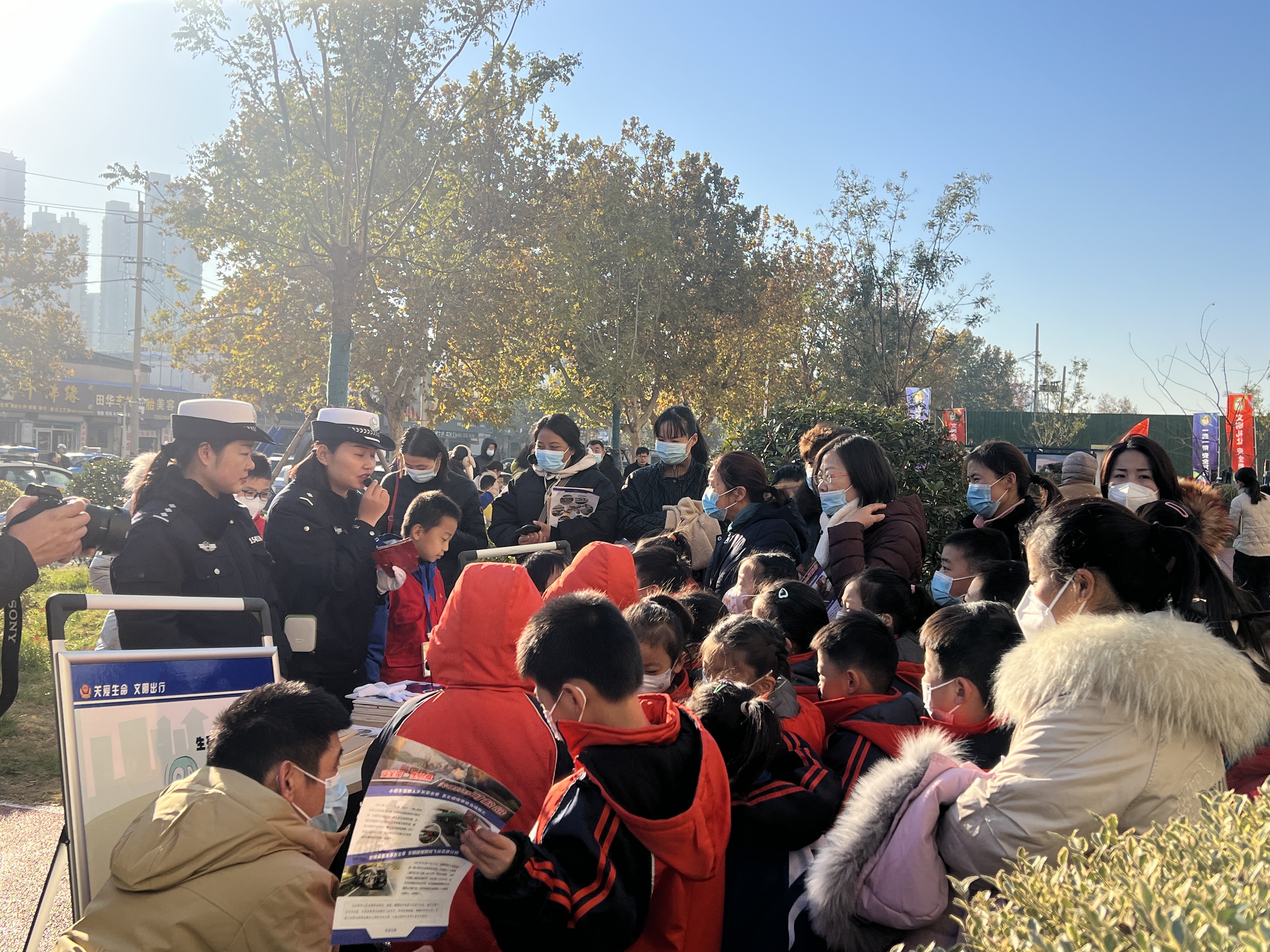 “文明交通”護航群眾安全出行