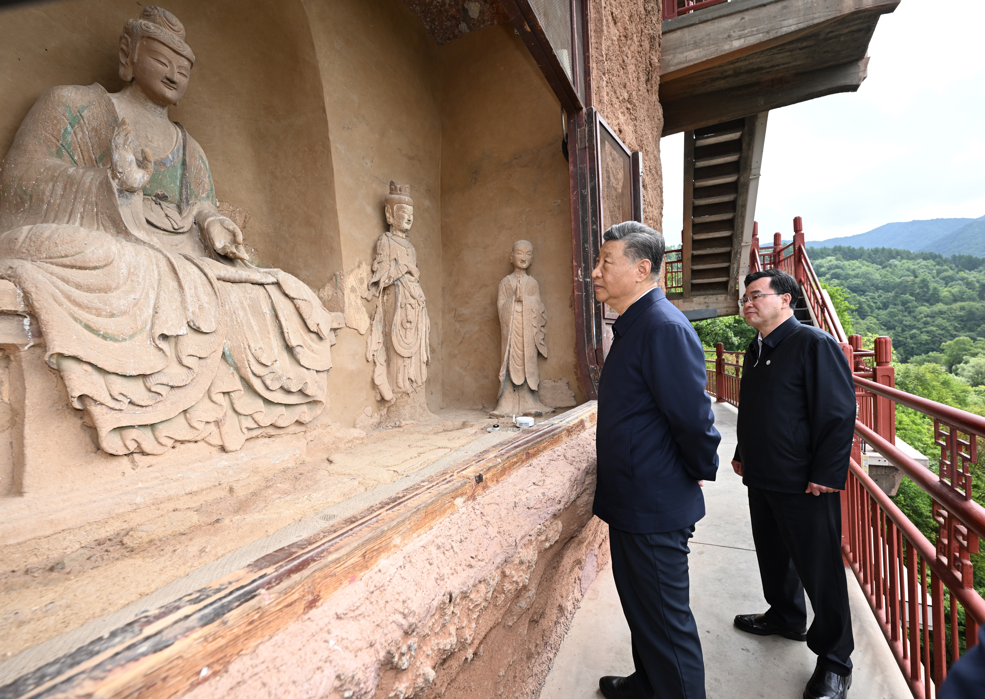 鑒往知來，跟著總書記學(xué)歷史丨崖壁上的文明傳承印記