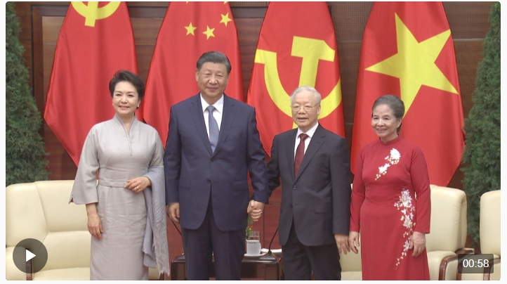 即將啟程回國(guó)之際 習(xí)近平和夫人彭麗媛同阮富仲和夫人吳氏敏話(huà)別