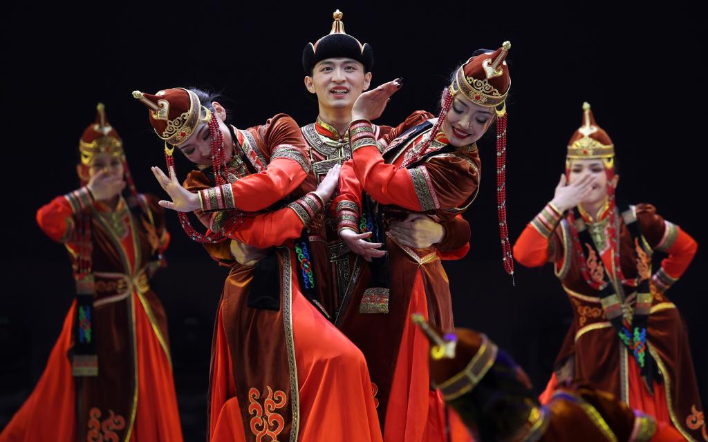 新疆第三屆專(zhuān)業(yè)舞蹈大賽決賽啟幕