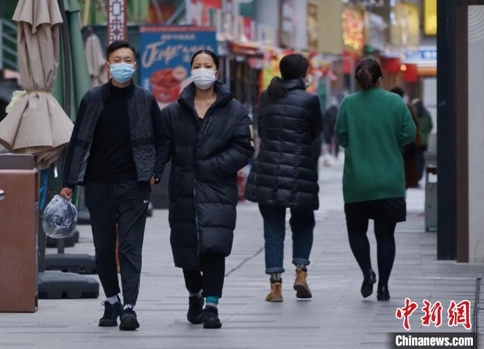 不斷漲價(jià)的羽絨服，把市場讓給了軍大衣？