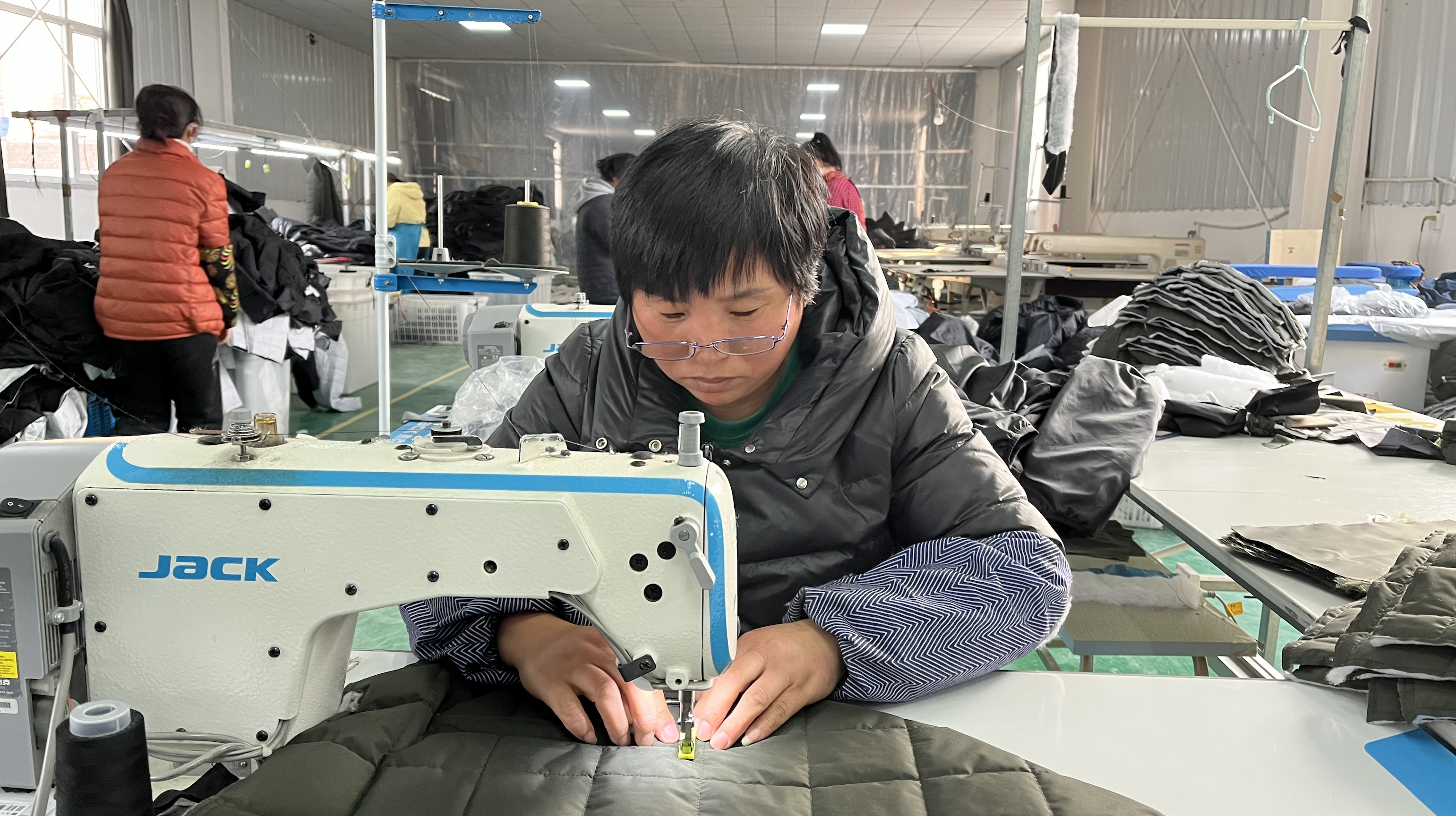 趕制服裝遠銷海外