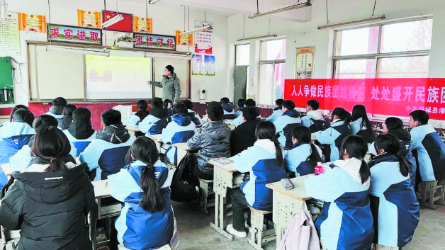 讓民族團結(jié)之花在校園綻放