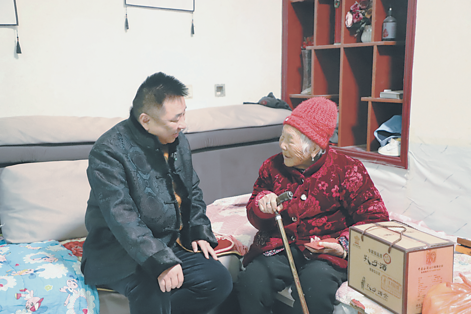 走訪慰問社區(qū)80歲以上老人