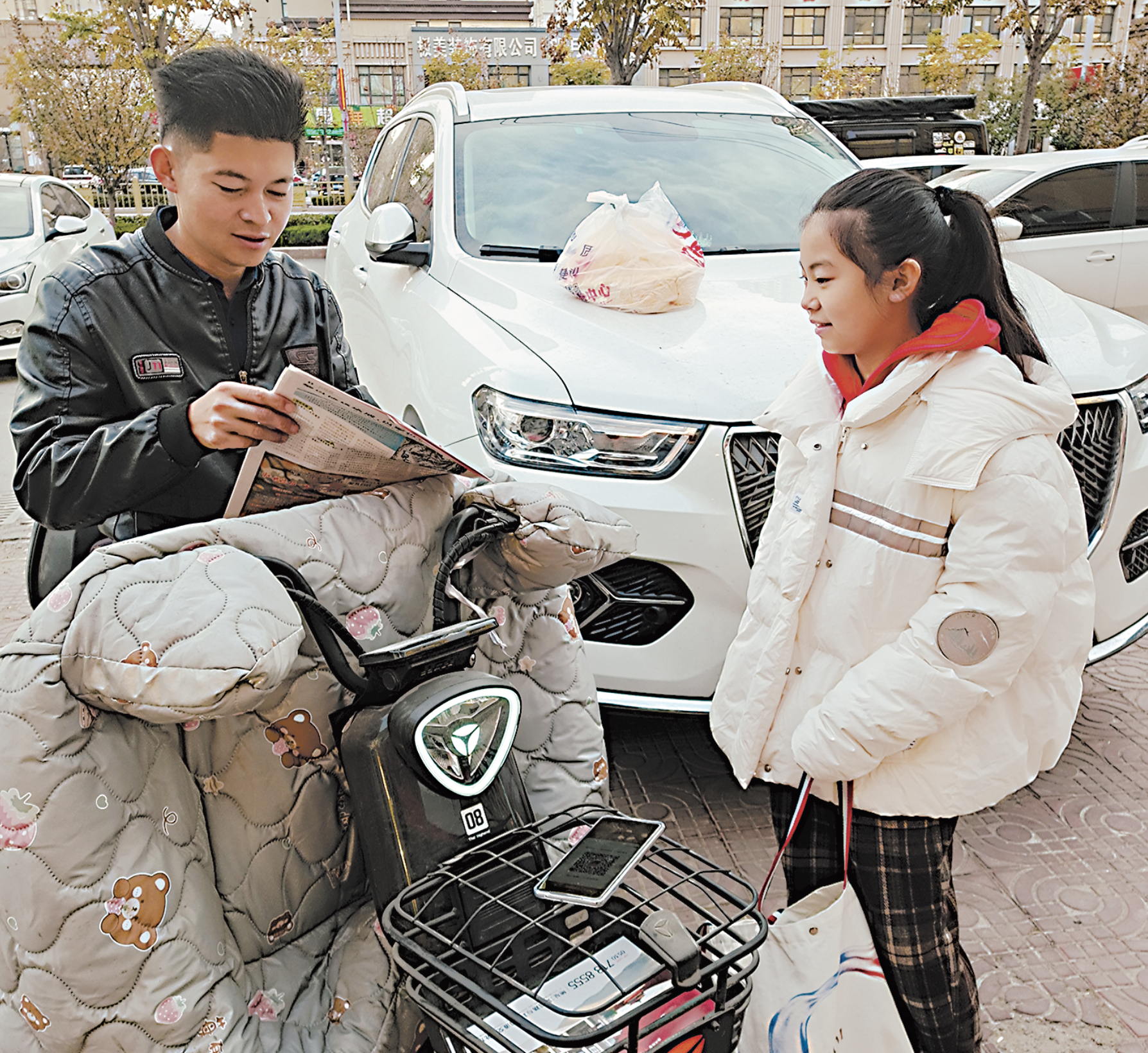 “小報童”義賣助力“認親會”