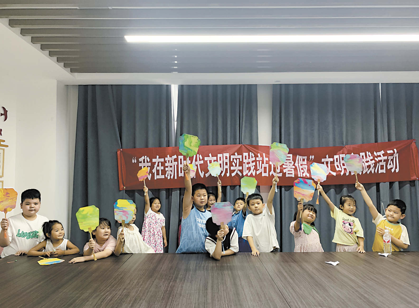 社區(qū)美術(shù)活動(dòng)豐富孩子暑期生活