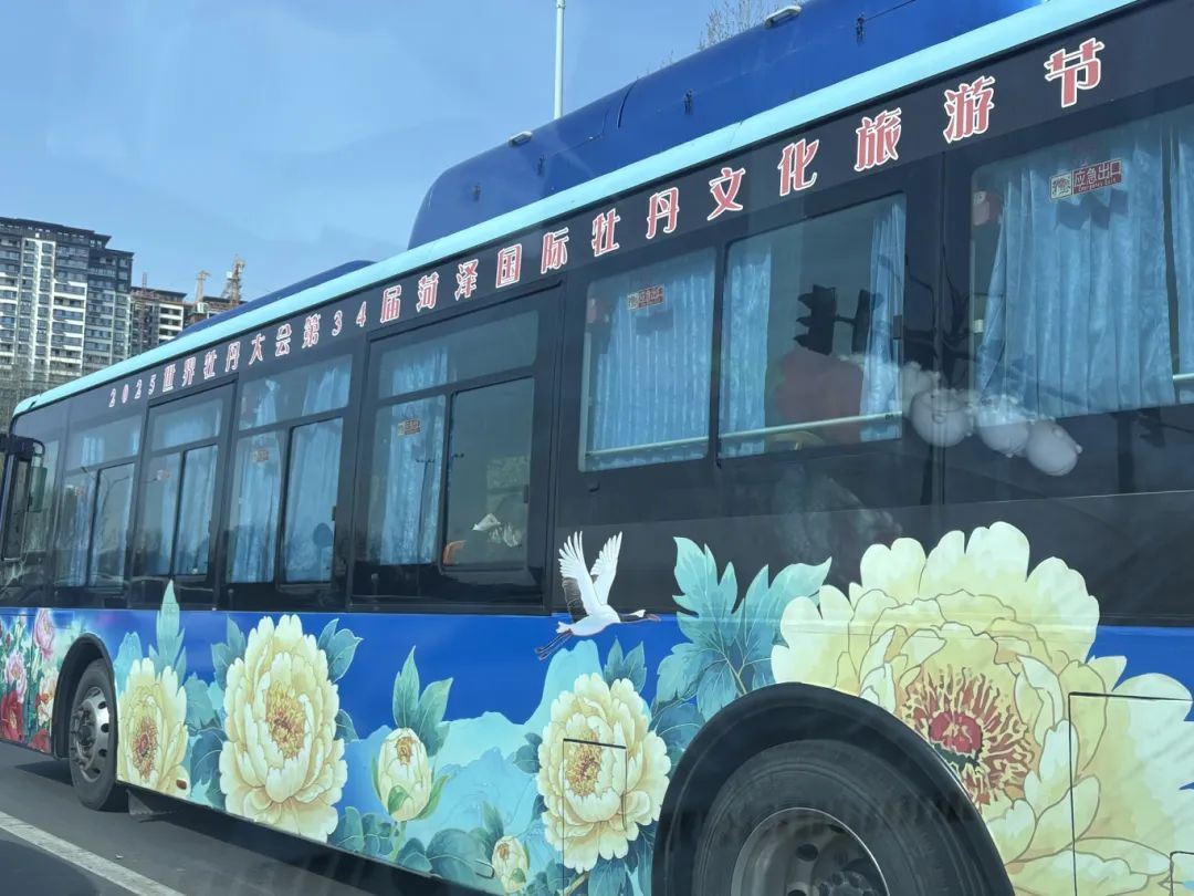 38輛“牡丹花車”亮相菏澤街頭！