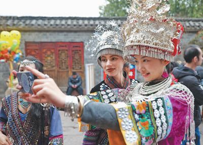 近距離感知中國文化的魅力（外國游客感受“中國之美”）_新聞頻道