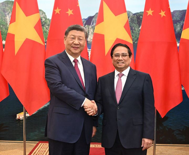 習(xí)近平會(huì)見越南總理范明政